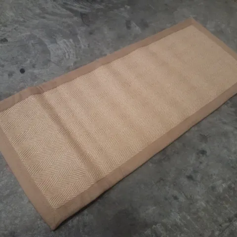 QUALITY DESIGNER AREA RUG APPROXIMATELY 60×150CM