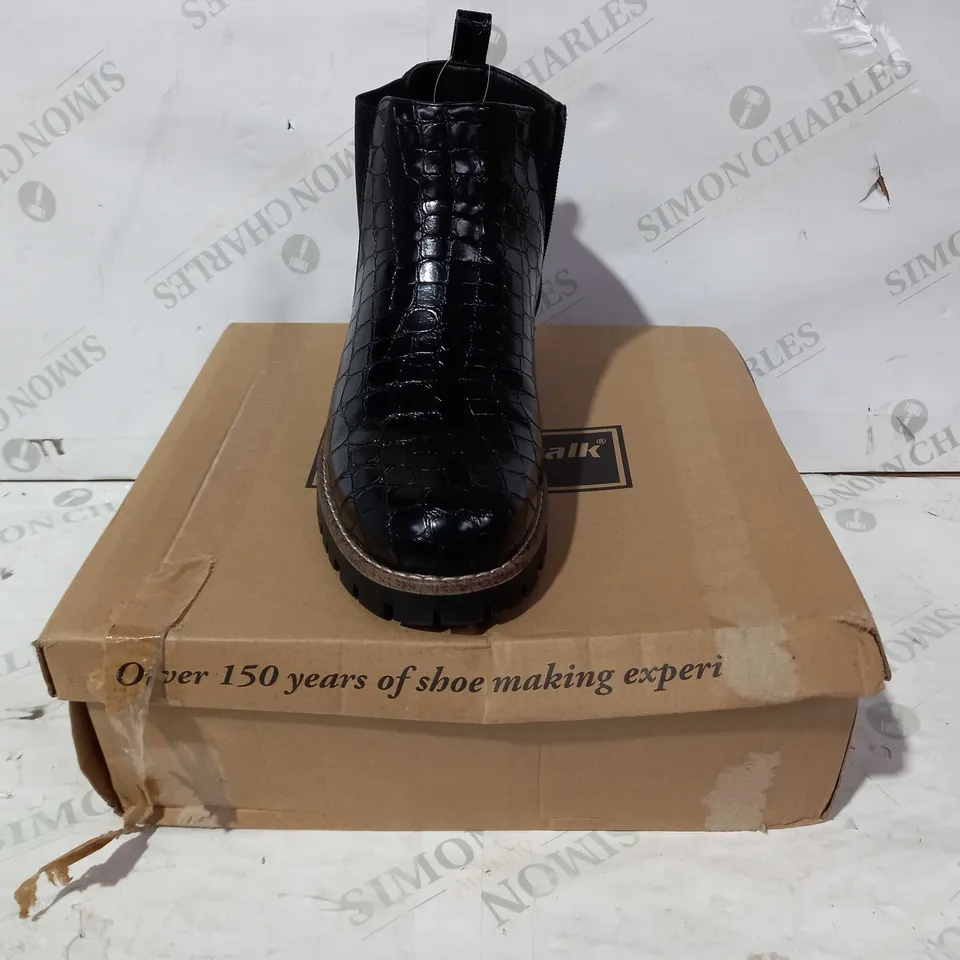 BOXED PAIR OF CUSHION-WALK SIDE ZIP BOOTS IN BLACK UK SIZE 8
