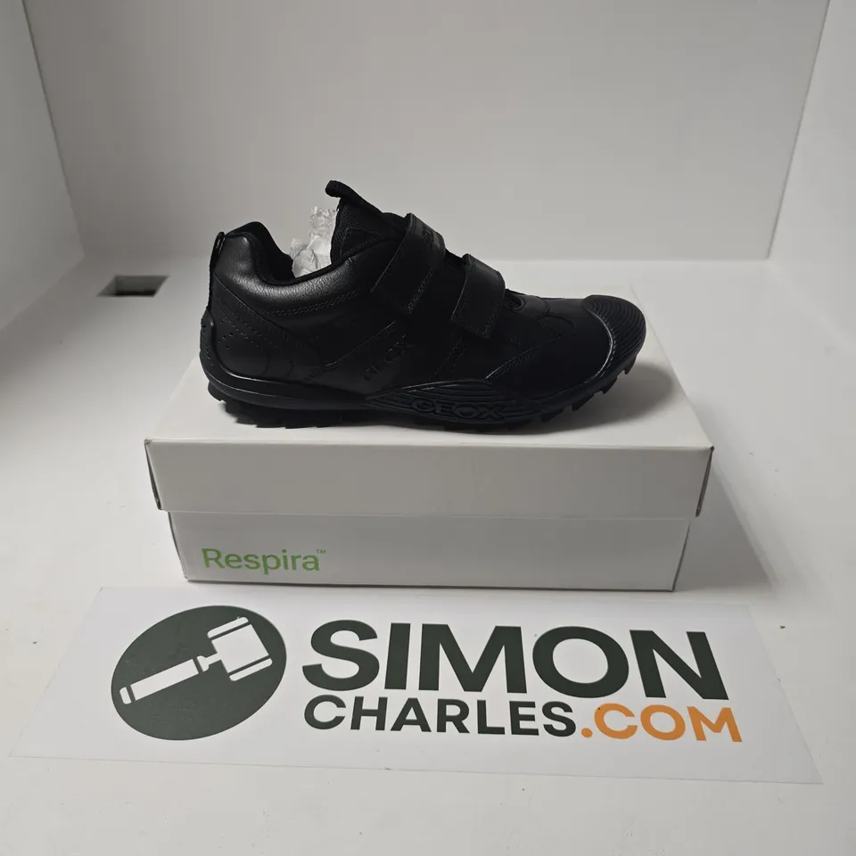 BOXED PAIR OF GEOX SAVAGE SNEAKERS IN BLACK - UK 5