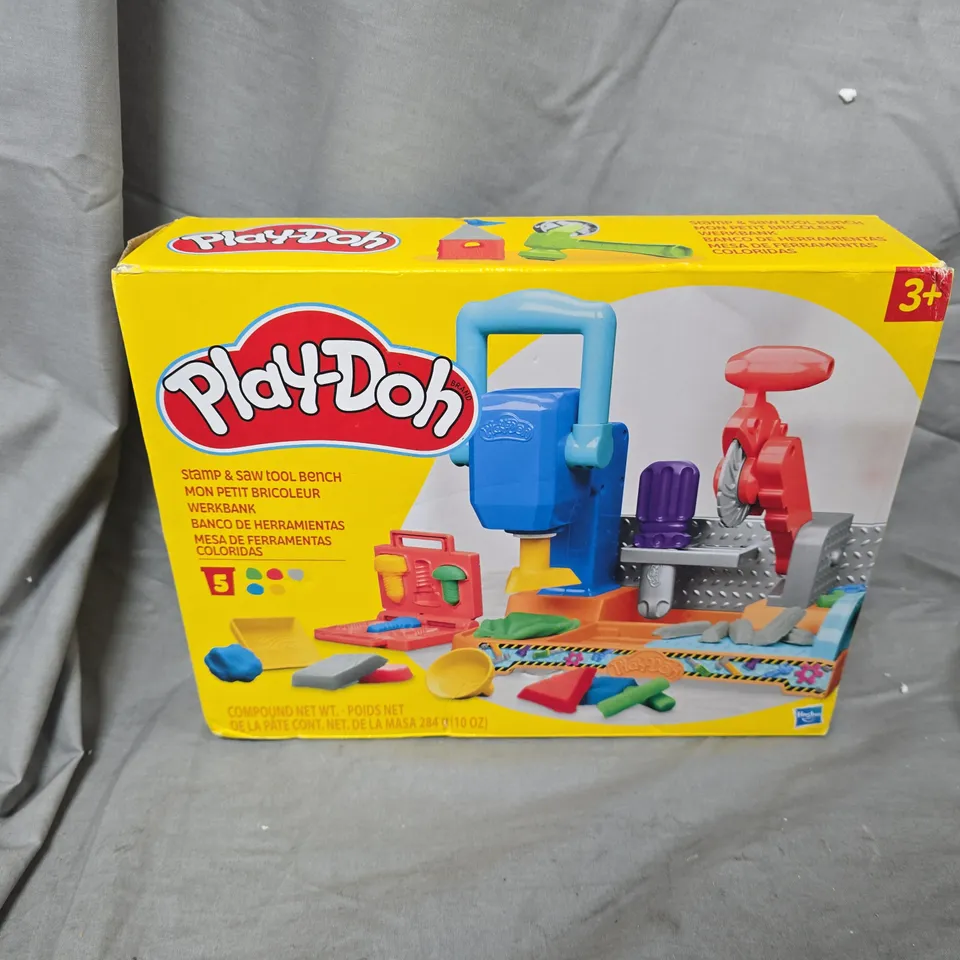 PLAY-DOH STAMP & SAW TOOL BENCH – BOXED TOY SET (AGE 3+)