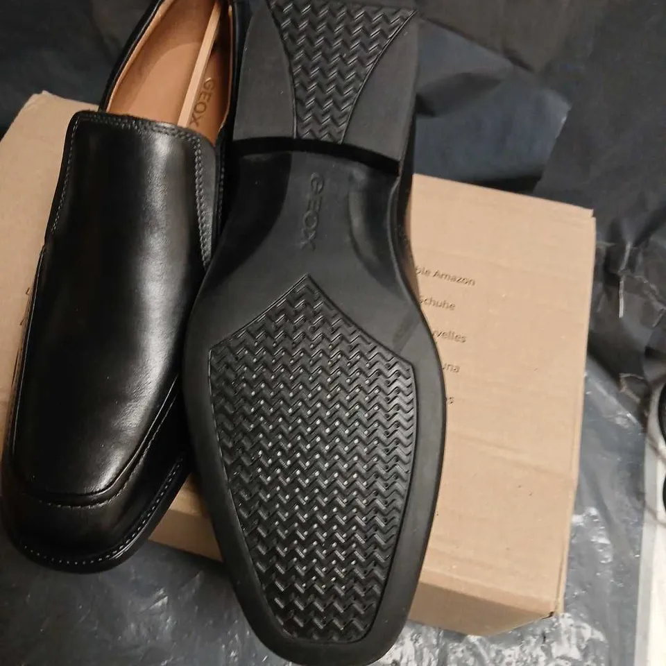 GEOX ESPIRA BLACK LEATHER SLIP-ON LOAFERS