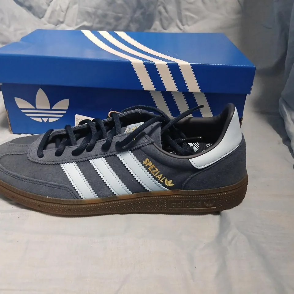 ADIDAS HANDBALL SPEZIAL SNEAKERS – GREY SUEDE WITH WHITE STRIPES SIZE 7.5