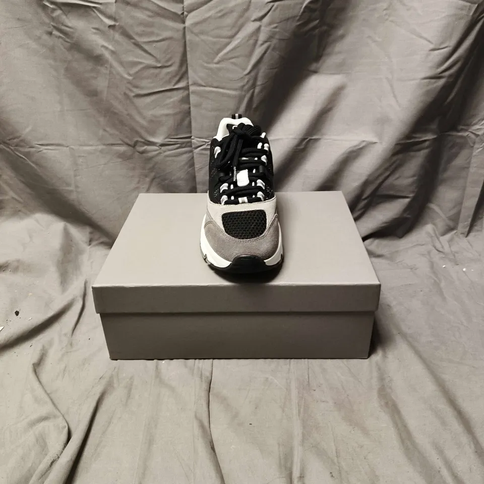 BOXED PAIR OF MEN'S CLEEN'S GREY/BLACK TRAINERS - UK 8