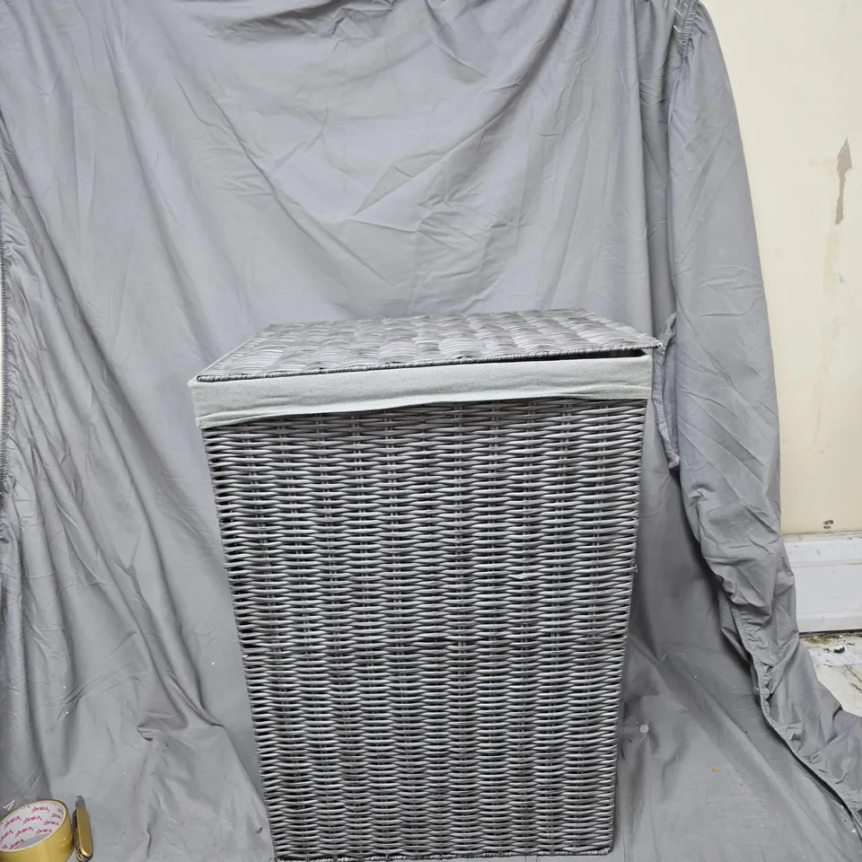 WASHING/LAUNDRY BASKET