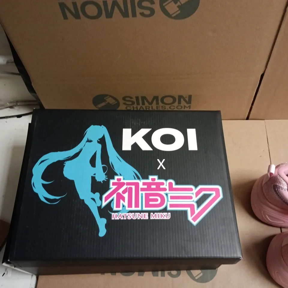 KOI X HATSUNE MIKU CHUNKY TRAINERS – PINK, UK7