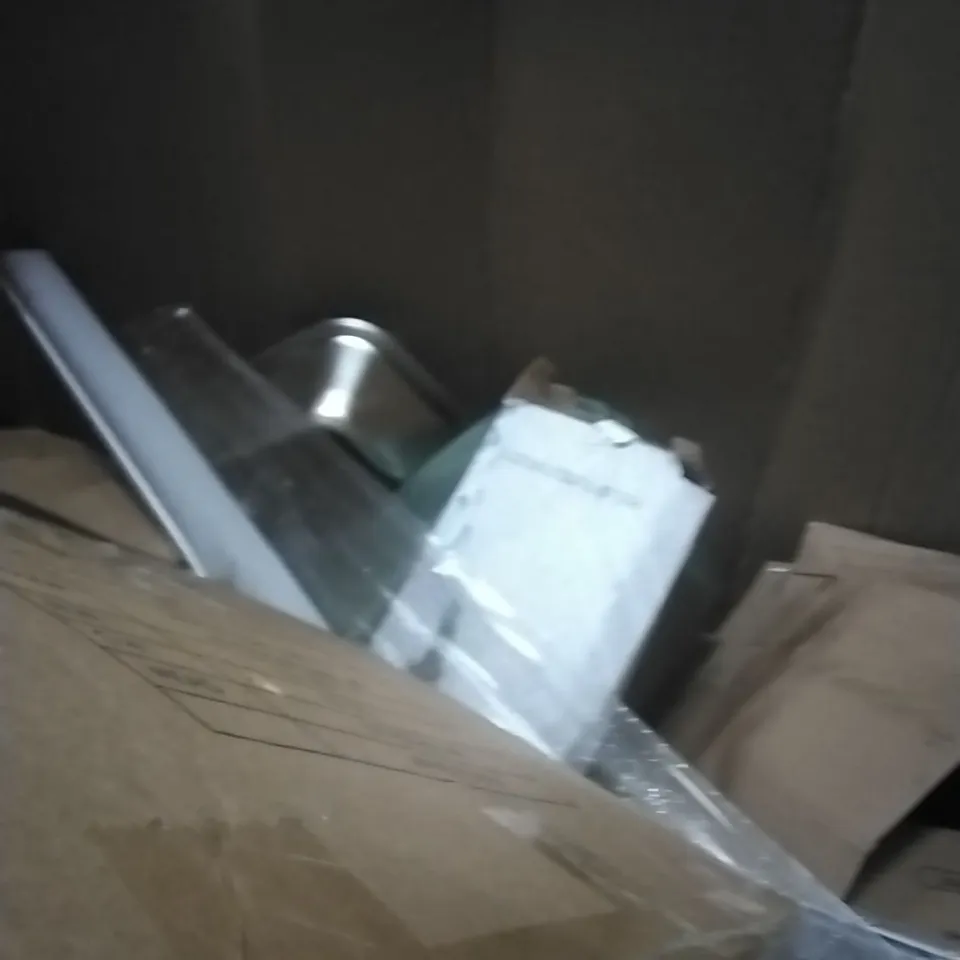 PALLET OF ASSORTED ITEMS INCLUDING - CAT LITTER BOX