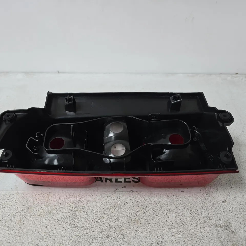 RIGHT-HAND REAR LIGHT CLUSTER – RED LENS (RH)