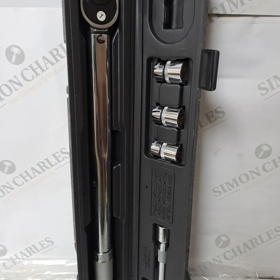 TORQUE WRENCH 