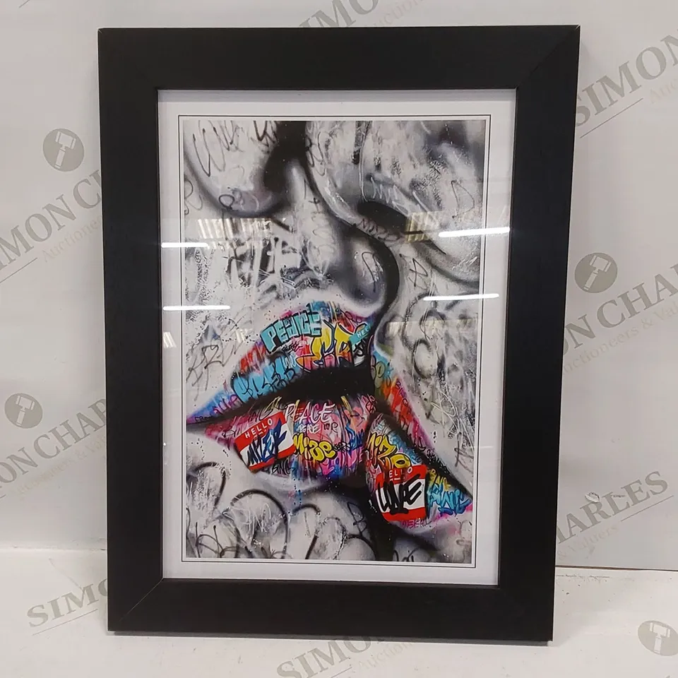 BOXED LOVERS KISS GRAFFITI - SINGLE PICTURE