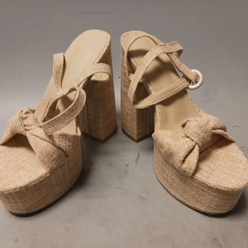 BOXED PAIR OF DESIGNER OPEN TOE PLATFORM BLOCK HEEL SANDALS IN SAND EU SIZE 35