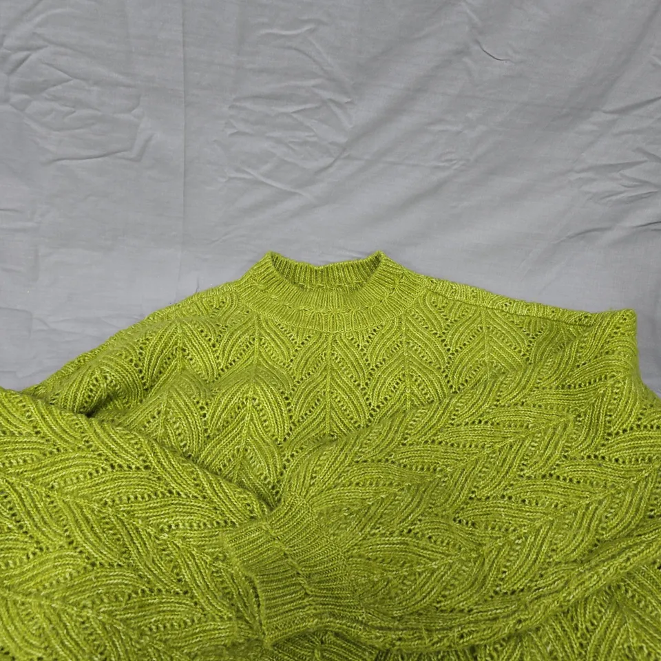 D&CO. DENIM + COMPANY LIME GREEN KNIT SWEATER - SIZE L 