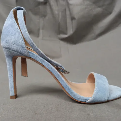 BOXED PAIR OF STEVE MADDEN JADELLE OPEN TOE SUEDE HEELED SANDALS IN PALE BLUE EU SIZE 36