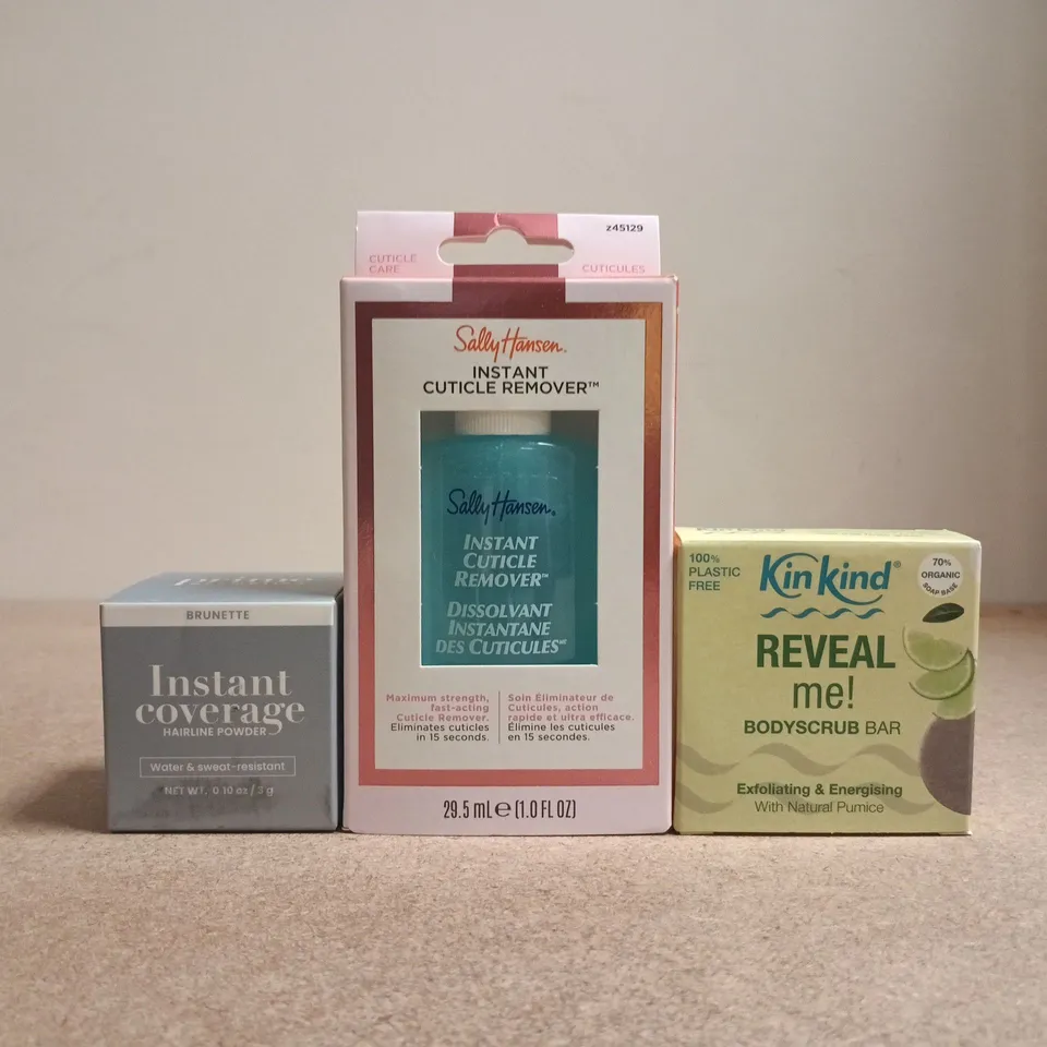 APPROXIMATELY 15 ASSORTED COSMETIC ITEMS TO INCLUDE SALLY HANSEN, KIN KIND, ETC - COLLECTION ONLY