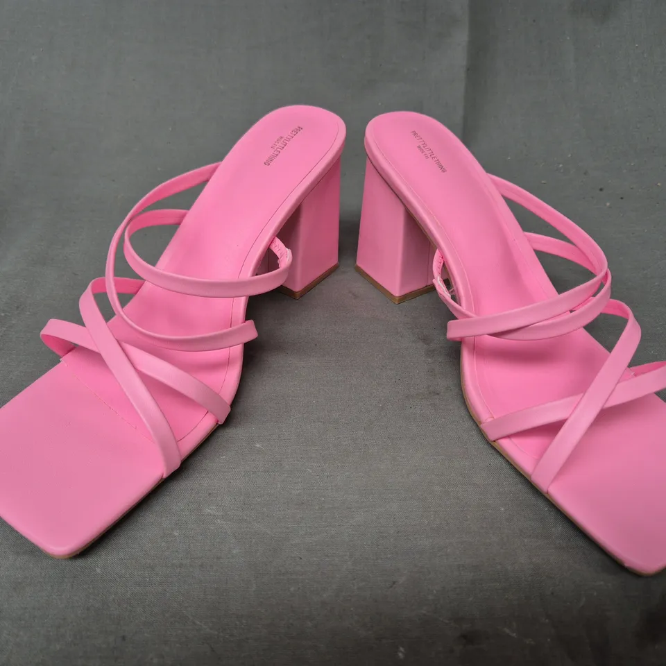 BOXED PAIR OF PRETTY LITTLE THING WIDE FIT OPEN TOE BLOCK HEEL SANDALS IN PINK UK SIZE 6