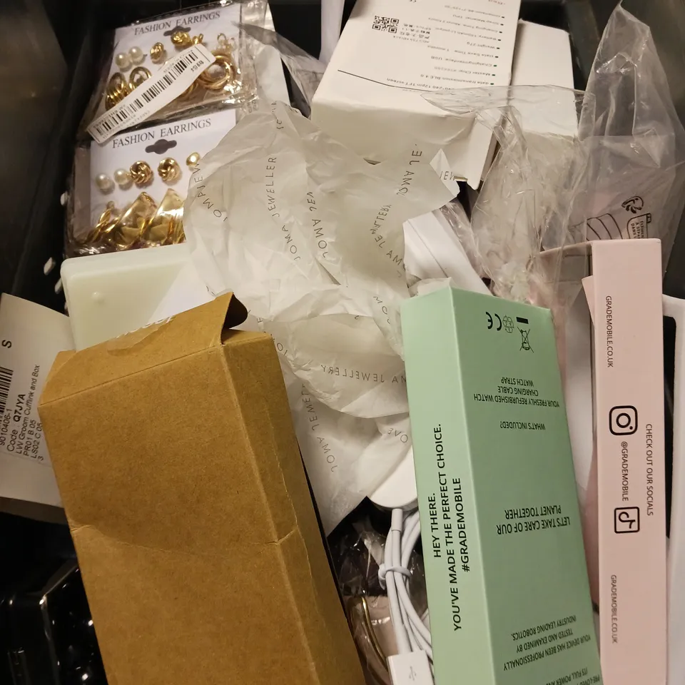 BOX OF APPROXIMATELY 15 ASSORTED ITEMS TO INCLUDE -SANWOOD WATCH , FASHION EARRINGS , WATCH STRAPS ETC