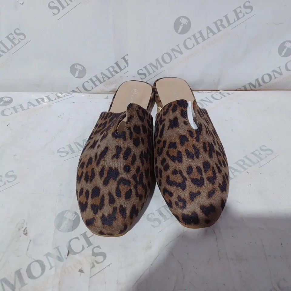 KASARA LEOPARD MULE SHOES IN BROWN SIZE 5