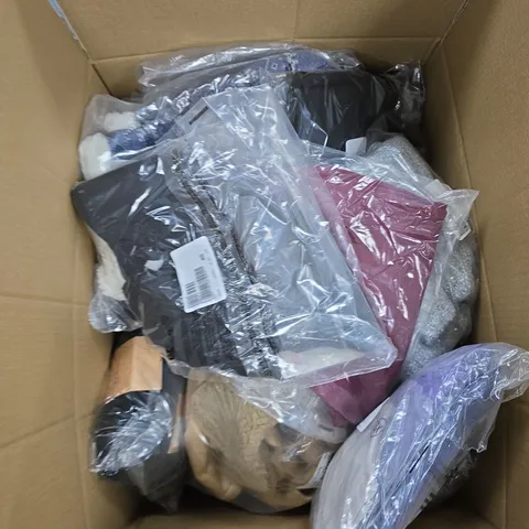BOX OF APPROXIMATELY 20 ASSORTED CLOTHING ITEMS TO INCLUDE: MUK LUKS FLEECE LINED LEGGINGS