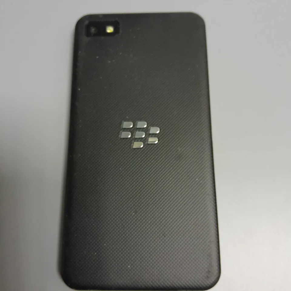 BLACKBERRY Z10 MOBILE PHONE