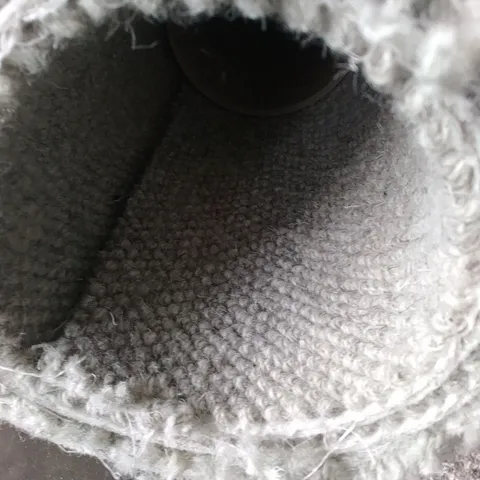 ROLL OF GREY CARPET APPROXIMATELY 4M