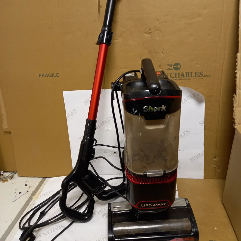 SHARK UPRIGHT VACUUM CLEANER NV602UKT