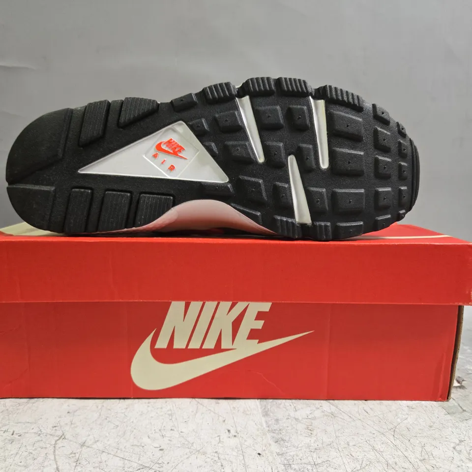 BOXED PAIR OF NIKE AIR HUARACHE SHOES IN GREY/ORANGE SIZE UK 9