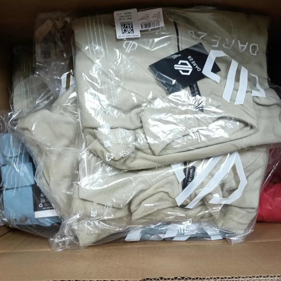 APPROXIMATELY 22 BRAND NEW REGATTA/DARE2B KIDS CLOTHING ITEMS IN VARIOUS SIZES, STYLES & COLOURS TO INCLUDE FREEHAND FLEECE, JNR HOODED MARIZION, OUTMOVE II PANTS, ETC