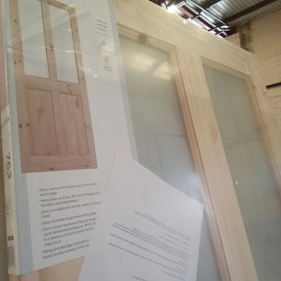 PACKAGED 1981 X 7624 PANNEL KNOTTY PINE GLAZED INTERNAL DOOR