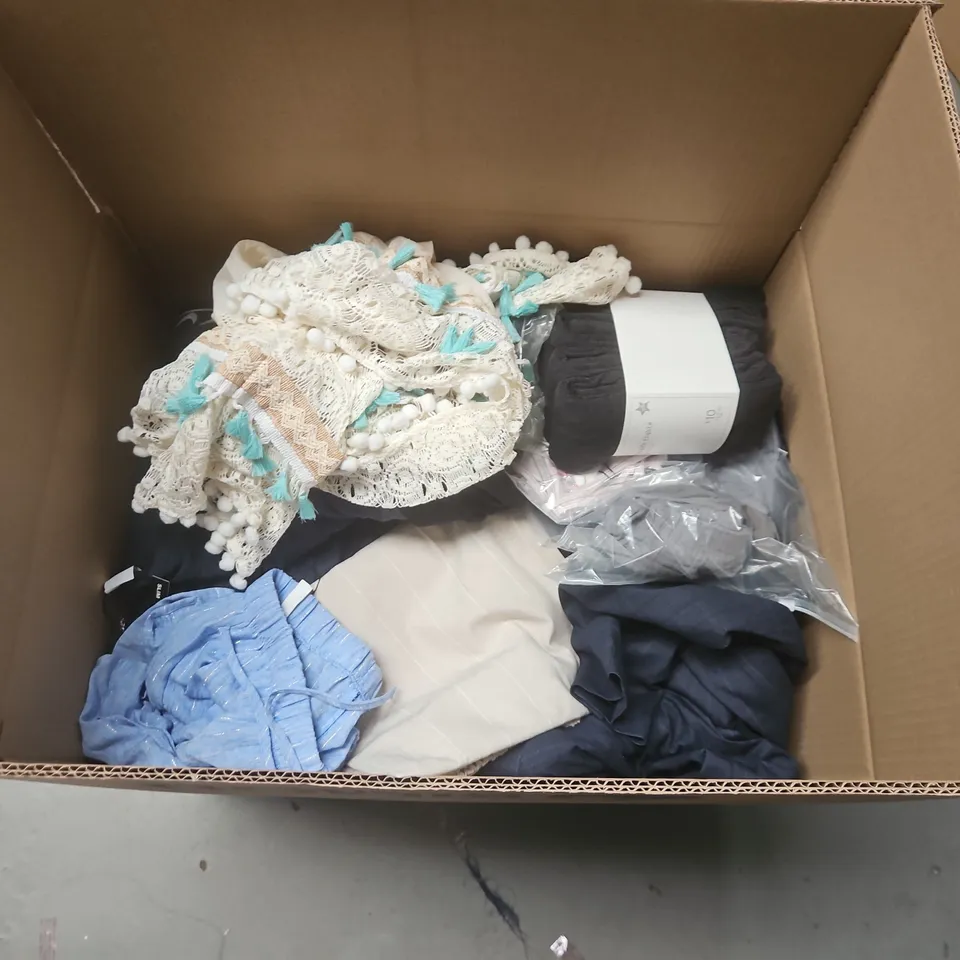 LARGE QUANTITY OF ASSORTED CLOTHING ITEMS TO INCLUDE NEXT, ADIDAS AND PRIMARK