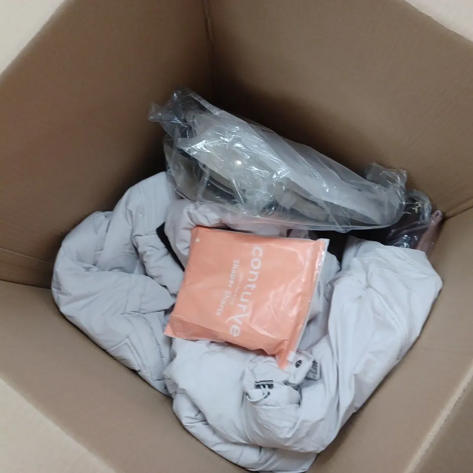 LARGE QUANTITY OF ASSORTED CLOTHING TO INCLUDE COATS, TOPS, SWEATERS, ETC