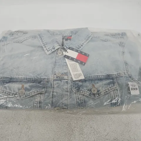 TOMMY JEANS DENIM JACKET – LIGHT BLUE DENIM – UK SIZE L