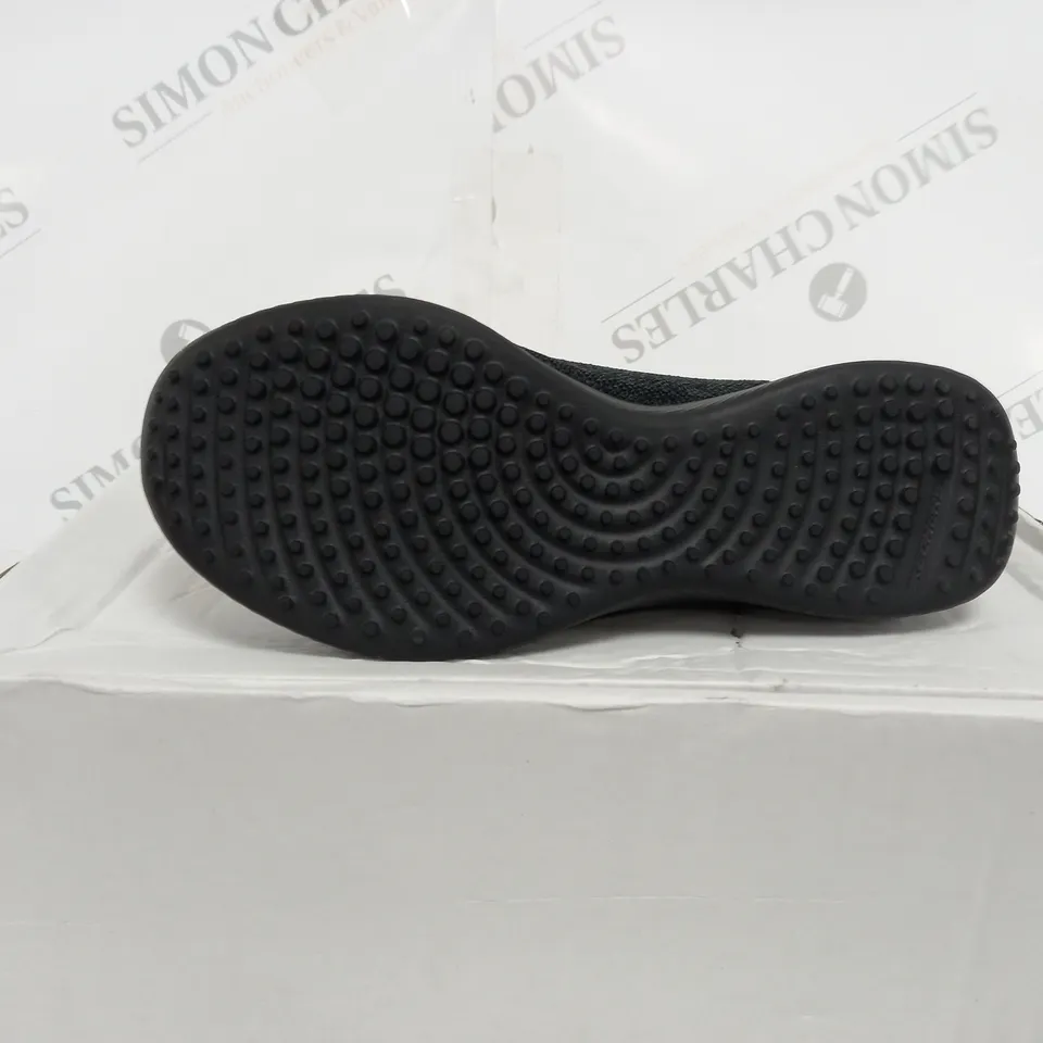 SCETCHERS BLACK PUMP TRAINERS SIZE 3 