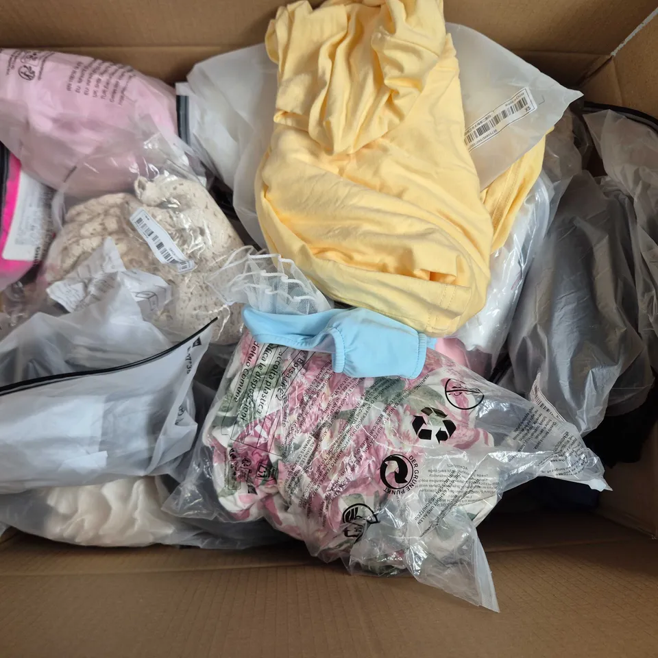 APPROXIMATELY 45 ASSORTED CLOTHING ITEMS IN VARIOUS SIZES, STYLES & COLOURS - COLLECTION ONLY