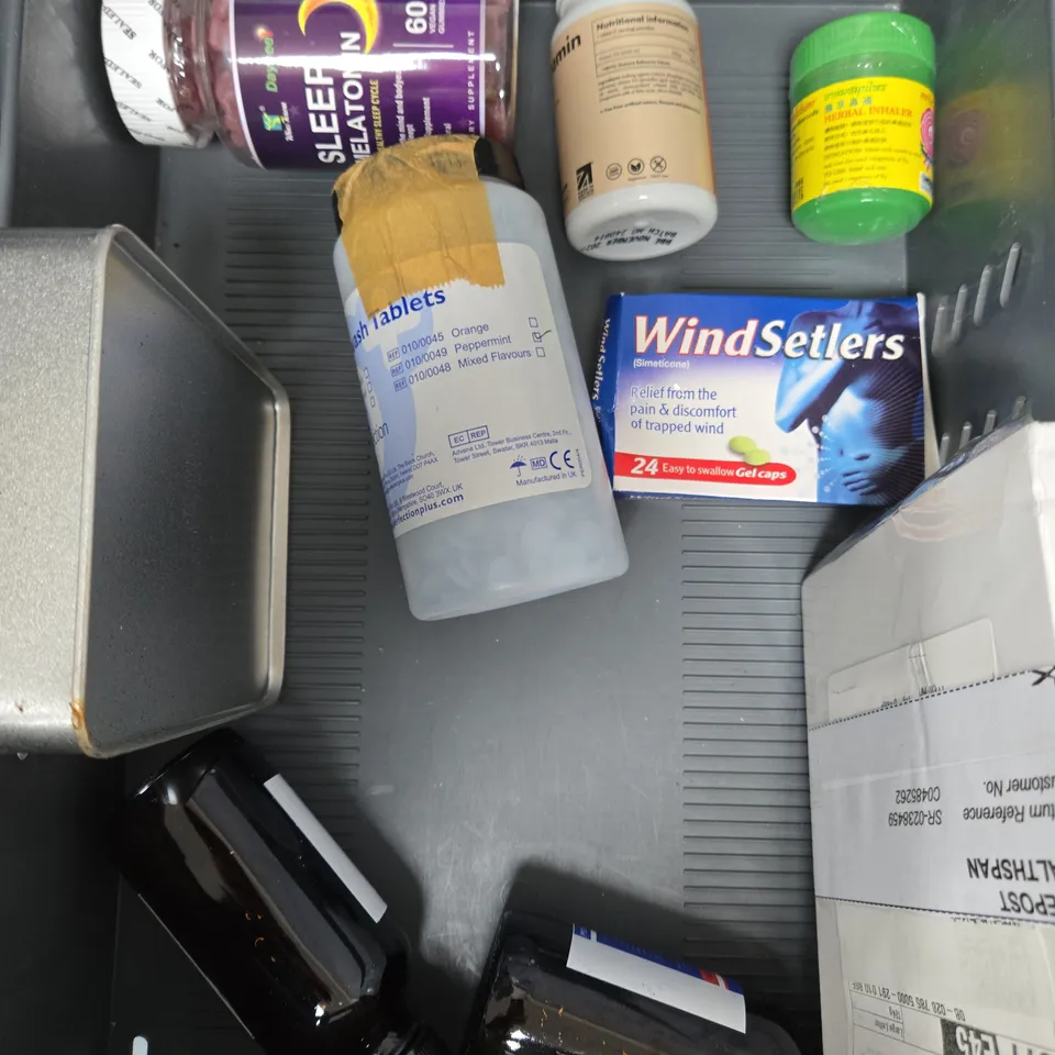 APPROXIMATELY 15 ASSORTED VITAMIN/HEALTH AID PRODUCTS TO INCLUDE ZINC, SLEEP MELATONIN, VITAMIN B1 ETC 