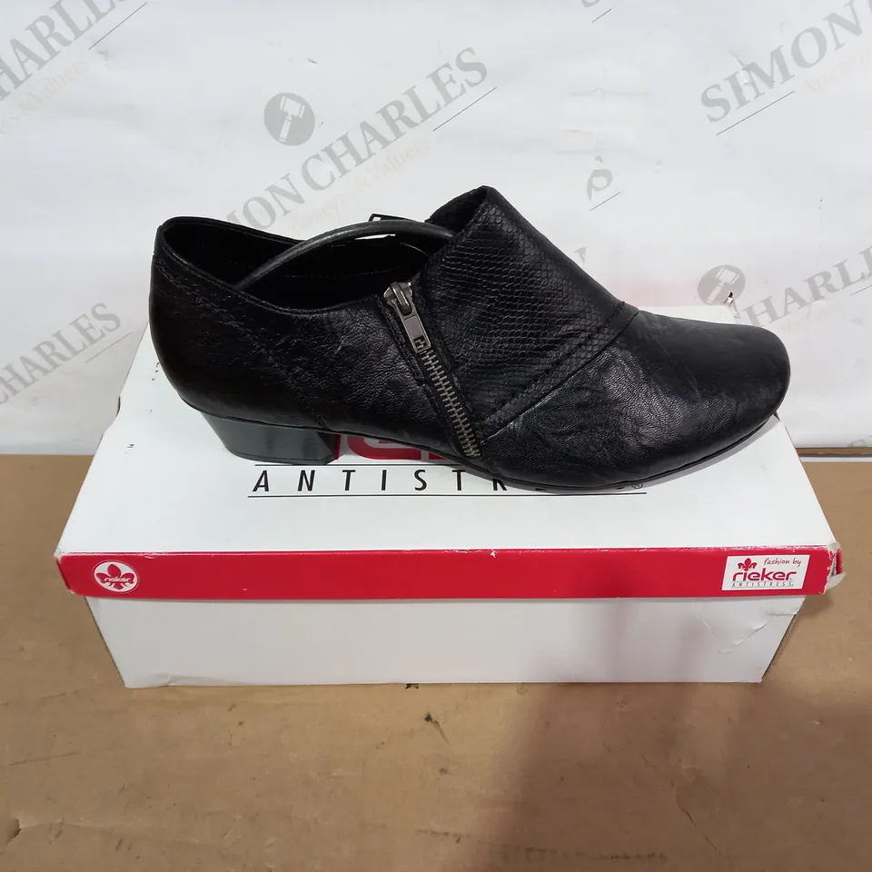 BOXED PAIR OF RIEKER SHOES - SIZE 40
