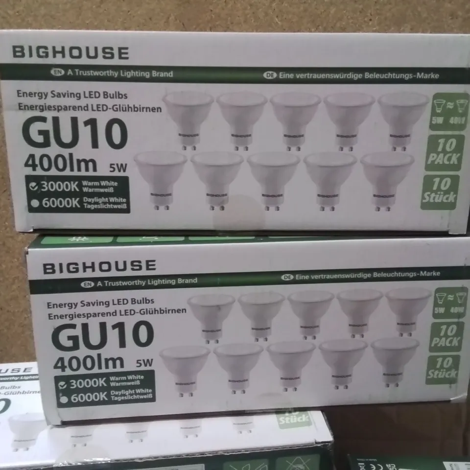 LARGE BOX CONTAINING VARIOUS ASSORTED LIGHT BULBS ECT.