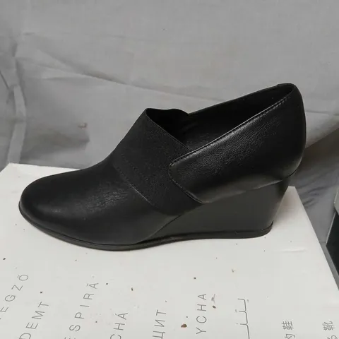 GEOX INSPIRA WEDGE BLACK LEATHER – UK 4 (EU 37)
