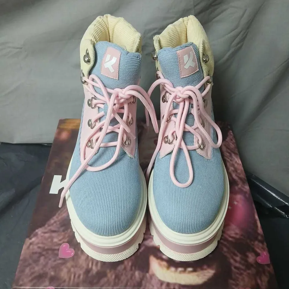 BOXED KOI KAWAII SNUGGLE BEAR BOOTS IN MULTI - UK 3