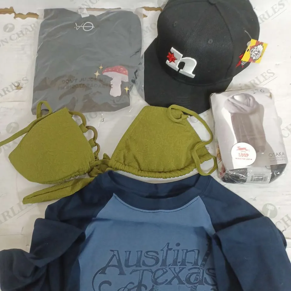 BOX OF APPROXIMATELY 22 ASSORTED CLOTHING ITEMS TO INCLUDE - HAT , T-SHIRT , BRA ETC
