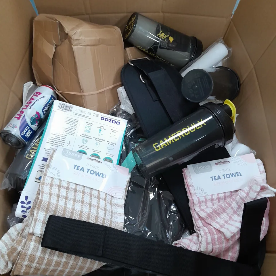 APROXIMATELY 15 ASSORTED HOUSEHOLD ITEMS TO INCLUDE BEDDING , GYM BOTTLES , ETC