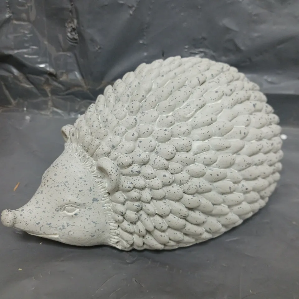 WHITE HEDGEHOG OUTDOOR ORNAMENT