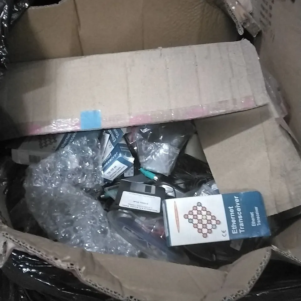 PALLET OF VARIOUS IT ITEMS TO INCLUDE ETHERNET TRANSCEIVER, ROUTER'S ETC...