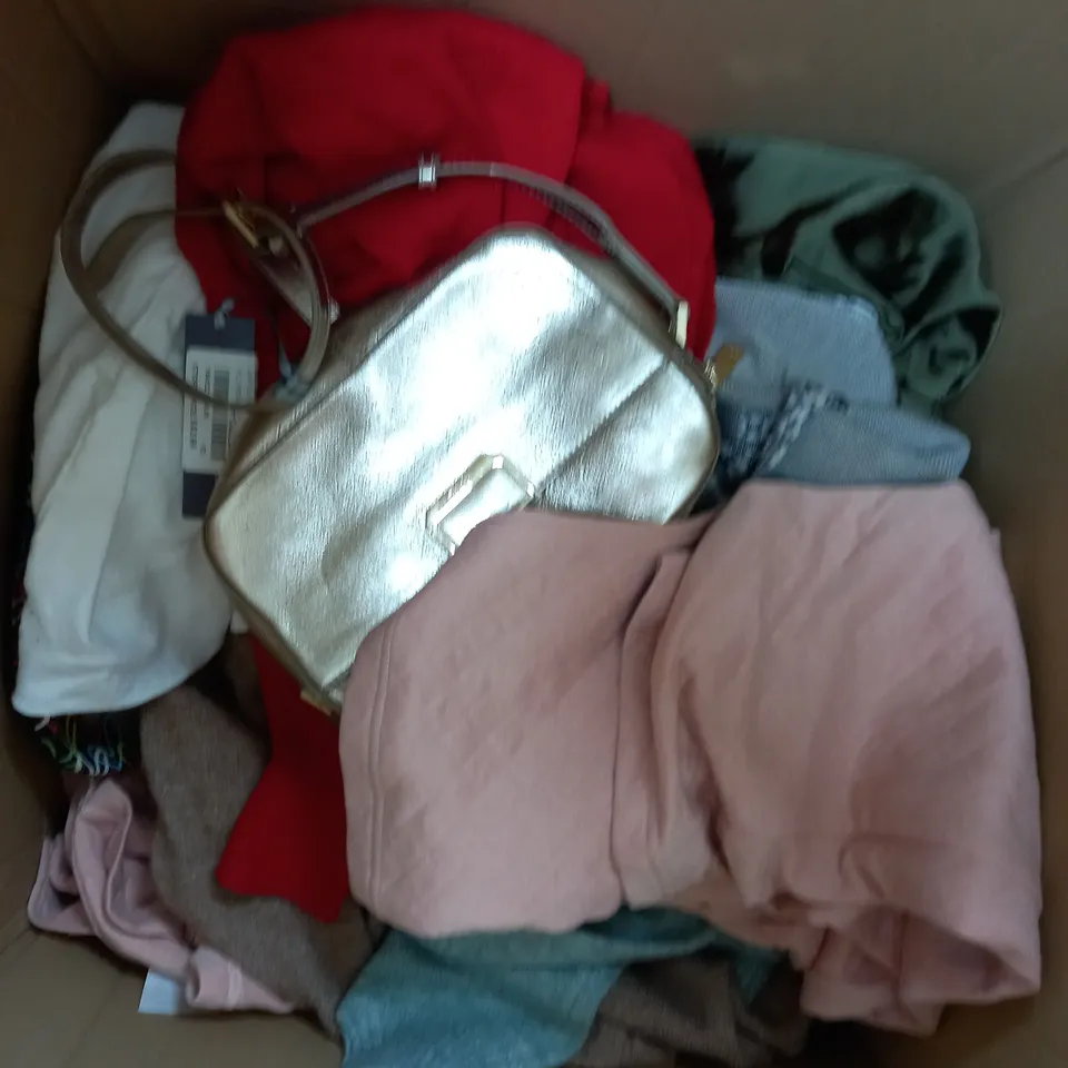 BOX OF APPROXIMATELY 10 ASSORTED CLOTHING ITEMS TO INCLUDE SLIDERS, BAG, JUMPERS ETC
