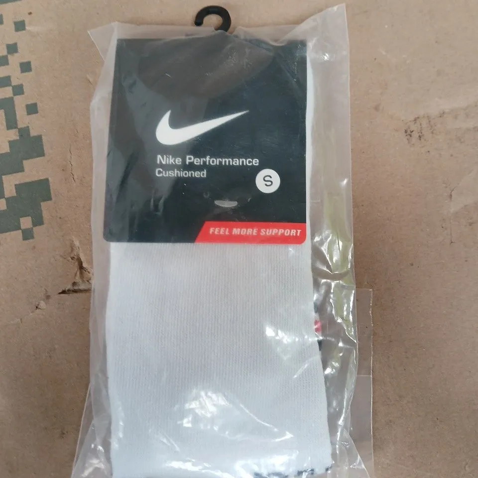 NIKE PERFORMANCE CUSHIONED SOCKS – WHITE, SIZE S