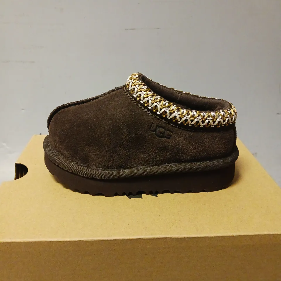 BOXED PAIR OF UGGS TASMAN II BOOTS, DARK BROWN - UK SIZE 5