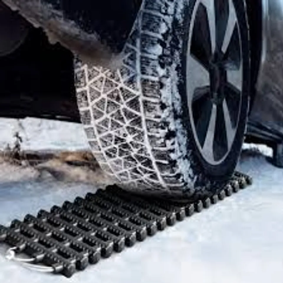  BOXED 2 PACK TIRE TRACTION MATS PORTABLE TPR RECOVERY TRACK PAD WITH BAG