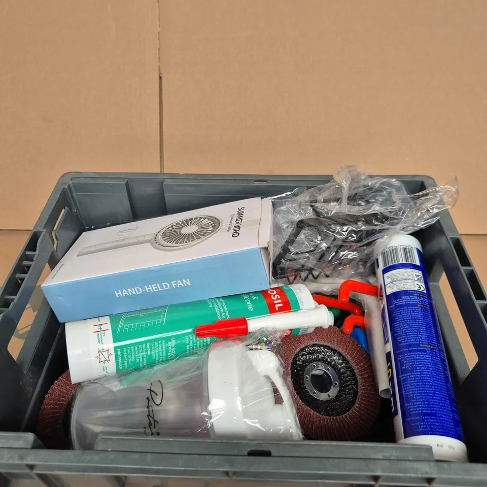 TOTE OF APPROXIMATELY 10 ASSORTED ITEMS INCLUDING HAND-HELD FAN, PENOSIL WINDOW & DOOR SILICONE AND EVER BUILD BATH & KITCHEN SEALANT