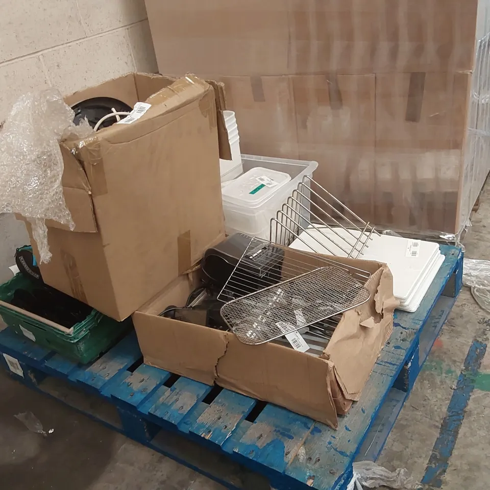 PALLET OF ASSORTED CATERING PARTS ECT