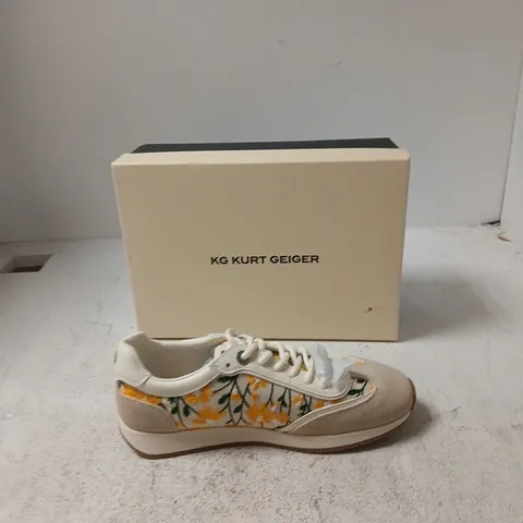 BOXED KG KURT GEIGER WOMENβS FLORAL SNEAKERS β WHITE/COMB - EUR 38