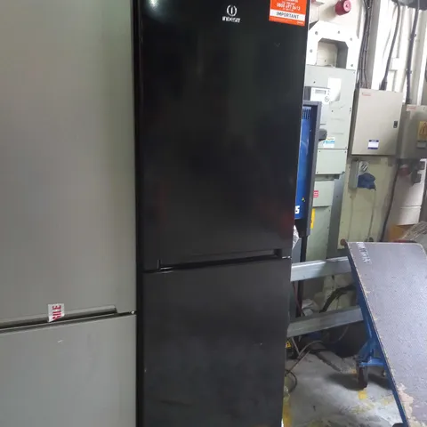 INDESIT FREESTANDING 60/40 BLACK FRIDGE FREEZER