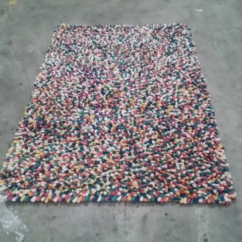 QUALITY DESIGNER AREA RUG - APPROXIMATELY 190X140CM